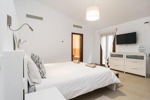 5 dormitorios, tabla de planchar con plancha, wifi gratis y ropa de cama