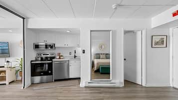 1 dormitorio, tabla de planchar con plancha, wifi y ropa de cama