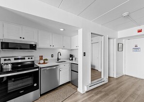 Micro-ondes, four, plaque de cuisson, lave-vaisselle