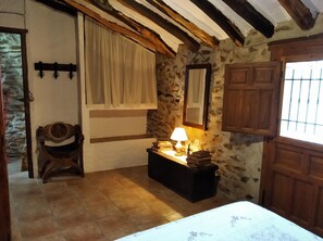 2 slaapkamers, een strijkplank/strijkijzer, gratis wifi, beddengoed