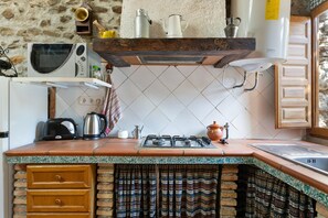 Réfrigérateur, micro-ondes, plaque de cuisson, lave-vaisselle