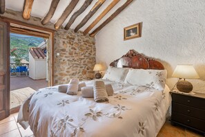 2 chambres, fer et planche à repasser, Wi-Fi gratuit, draps fournis