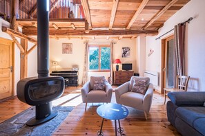 TV, fireplace, ping pong