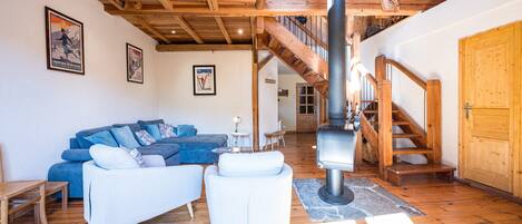 تلفزيون، مدفأة، تنس طاولة