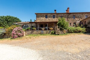 Exterior - Apartment 'Autentico In Campagna' with Mountain View, Shared Pool and Wi-Fi (Unknown)