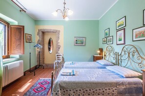 3 chambres, fer et planche à repasser, accès au Wi-Fi (inclus)