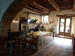 Fridge, oven, stovetop, dishwasher - Apartment 'Autentico In Campagna' with Mountain View, Shared Pool and Wi-Fi (Unknown)