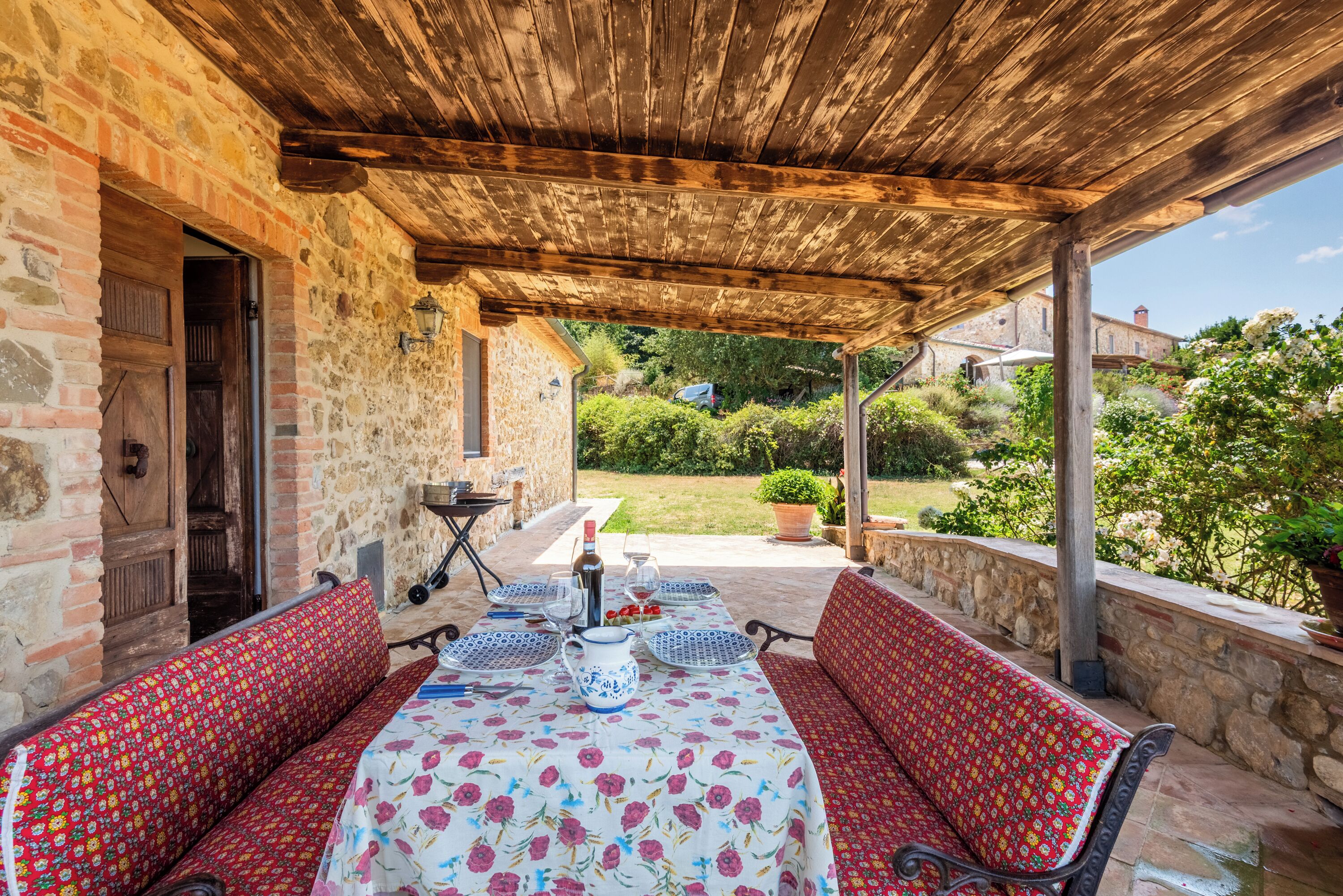 屋外ダイニングエリア