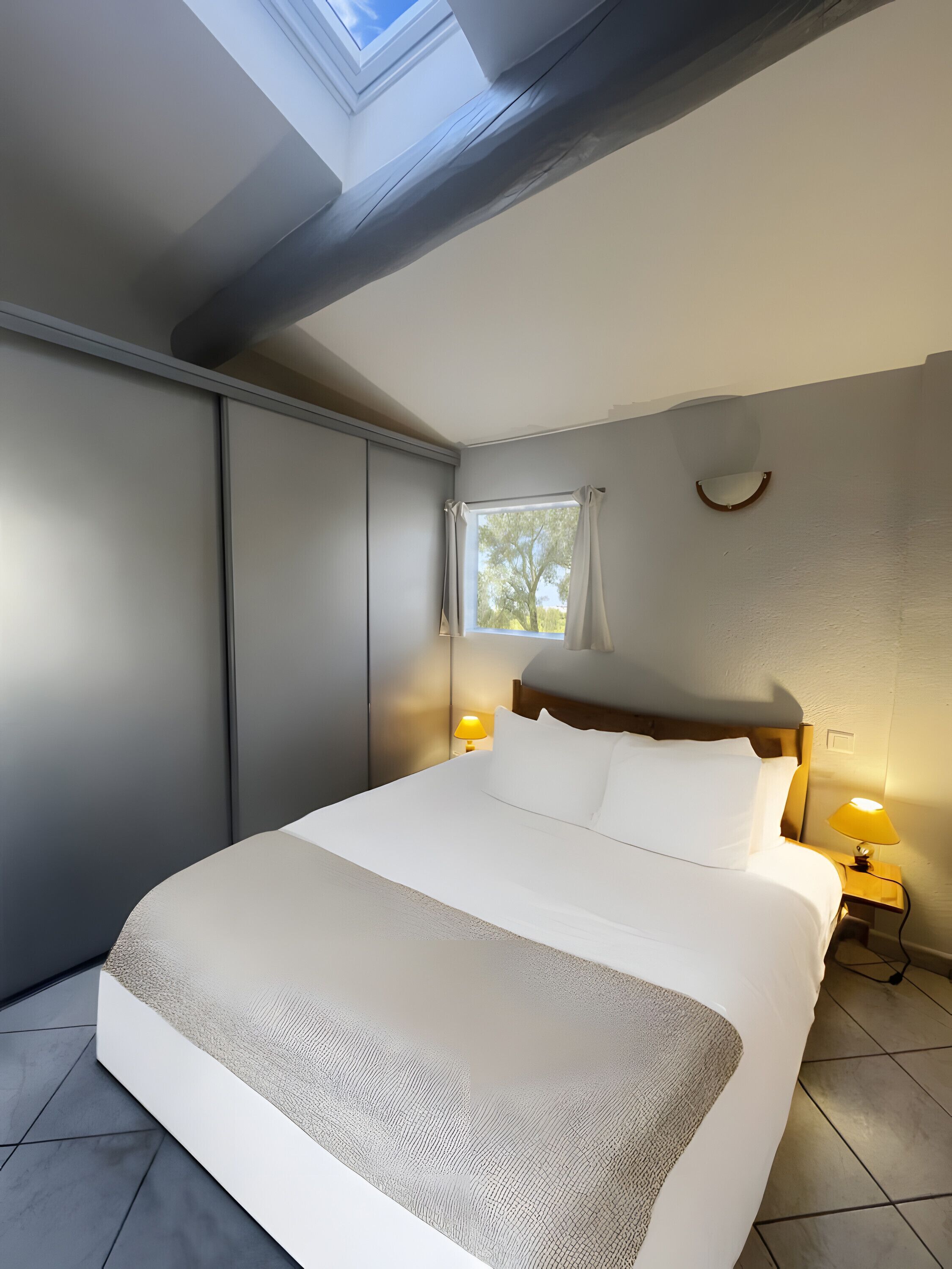 1 slaapkamer, een strijkplank/strijkijzer, gratis wifi, beddengoed