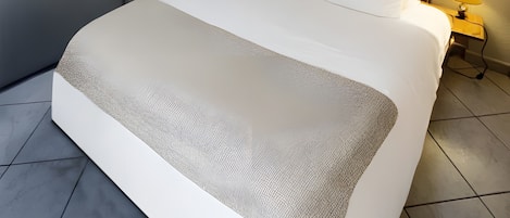 1 habitación, tabla de planchar con plancha, wifi gratis y ropa de cama