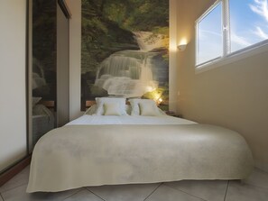1 chambre, fer et planche à repasser, Wi-Fi gratuit, draps fournis