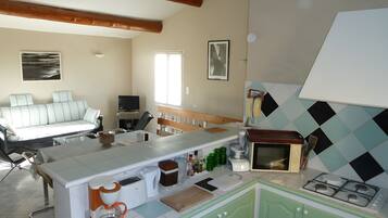 Refrigerador, microondas, horno, placa de cocina