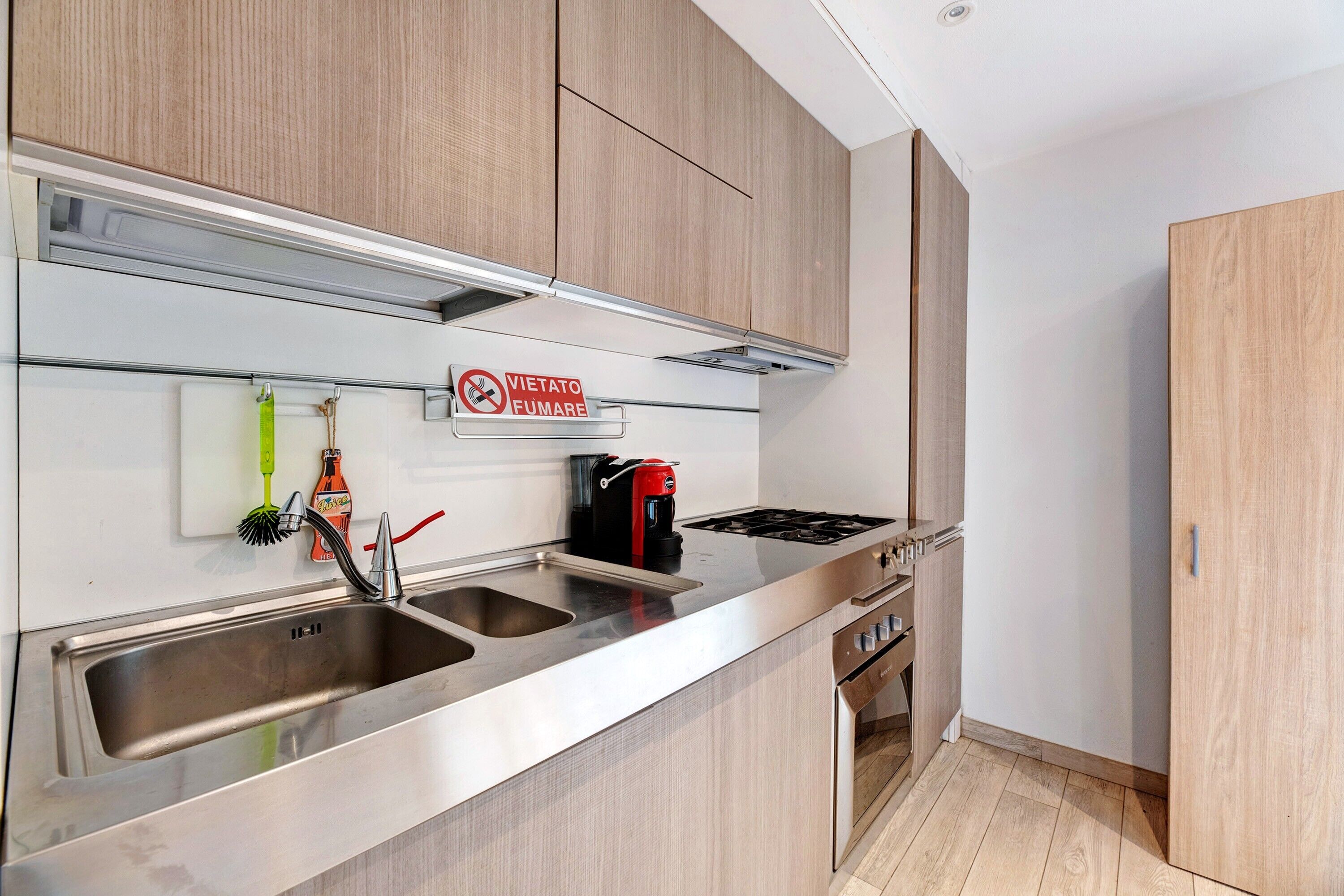 Kühlschrank, Ofen, Herdplatte, Geschirrspüler