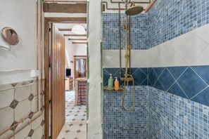 Shower, hair dryer, towels - Apartment 'Los Churros Para 4' with Wi-Fi (Rubite)