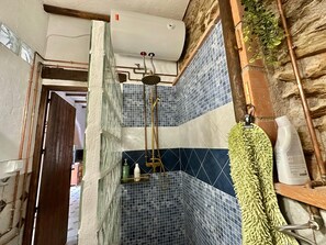 Shower, hair dryer, towels - Apartment 'Los Churros Para 4' with Wi-Fi (Rubite)