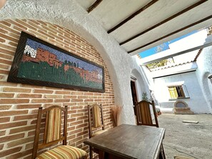 Outdoor dining - Apartment 'Los Churros Para 4' with Wi-Fi (Rubite)