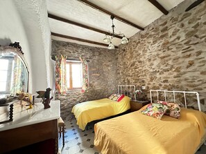 2 bedrooms, iron/ironing board, free WiFi, bed sheets - Apartment 'Los Churros Para 4' with Wi-Fi (Rubite)