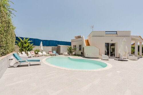 Villa 'The Pearl Of Sicily New Salt Pool' with Sea View and Air Conditioning