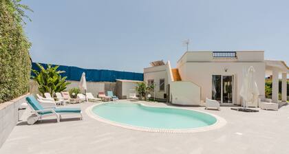 Villa 'The Pearl Of Sicily New Salt Pool' with Sea View and Air Conditioning