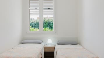 3 makuuhuonetta, työpöytä, silitysrauta/-lauta, ilmainen Wi-Fi