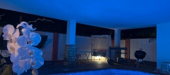 Villa 'Oasis De Doñana' con piscina climatizada, piscina exterior y aire acondicionado