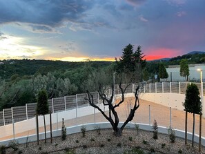Sports court - Modern studio - terrace - pool (Unknown)
