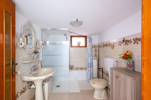 Shower, towels - Holiday Home 'Rosa Guerriera' (Galatone)