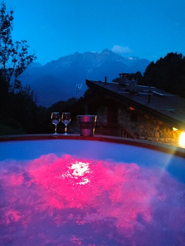 Chalet 'Appartamento' avec vue sur les montagnes, jardin privé et balcon
