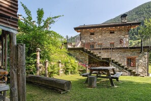 Unclassified image, 4 of 43, button - Apartment 'Deluxe' with Mountain View and Private Garden (Monno)