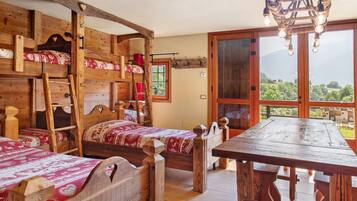 1 bedroom, bed sheets