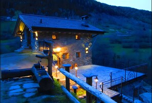 Unclassified image, 5 of 43, button - Apartment 'Deluxe' with Mountain View and Private Garden (Monno)