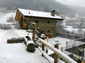 Property grounds - Apartment 'Soggiorno Con Camera Deluxe' with Mountain View, Private Terrace and Private Garden (Monno)