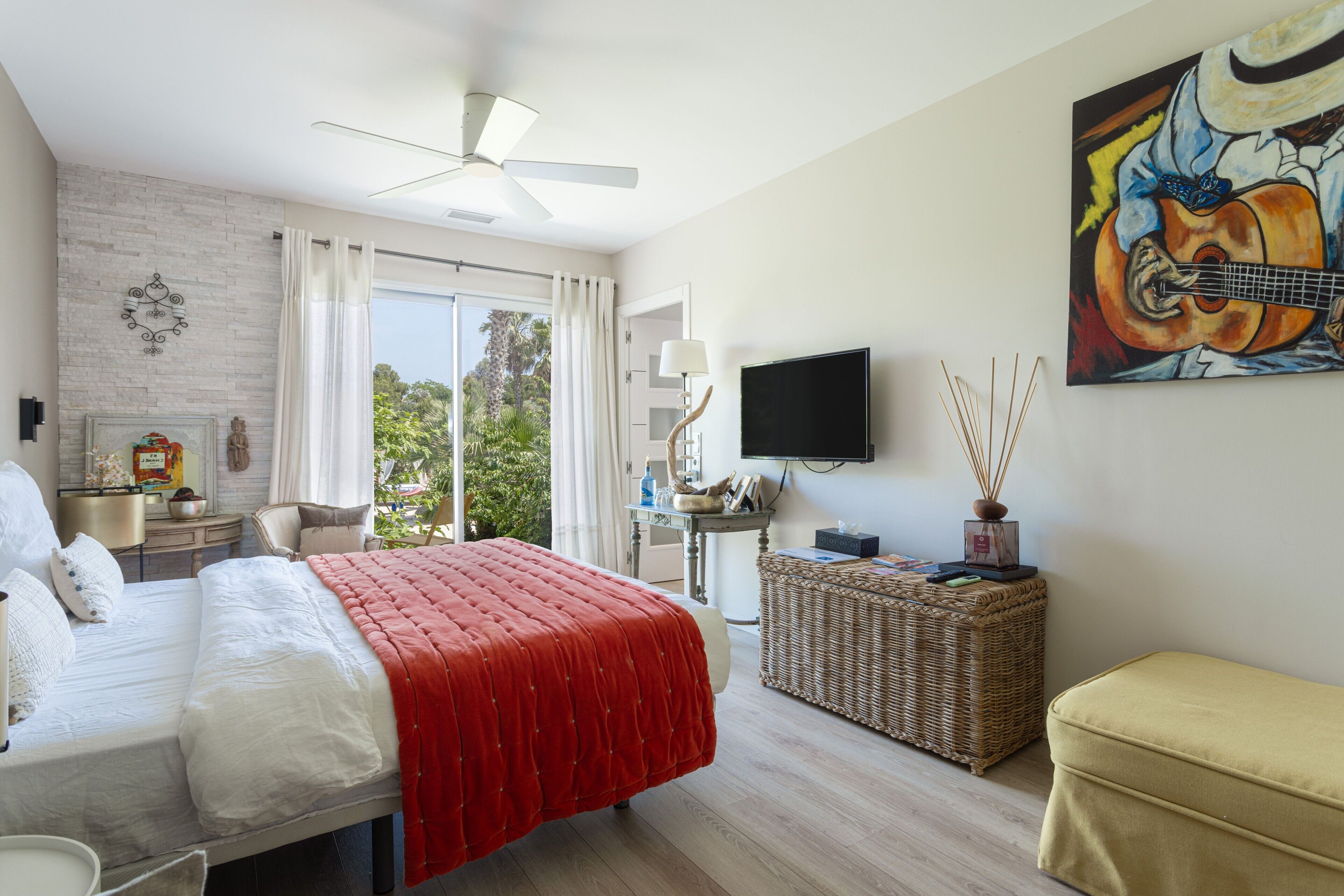 1 chambre, fer et planche à repasser, Wi-Fi gratuit, draps fournis