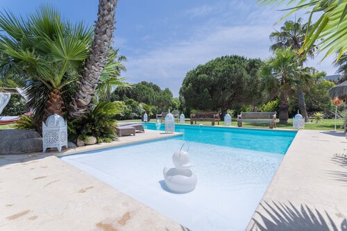 Guest Room "La Suite" with Shared Pool, Wi-Fi and Air Conditioning