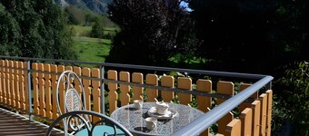 Appartement 'Wanda' avec vue sur les montagnes, Wi-Fi et balcon