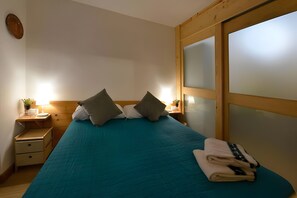 1 dormitorio y ropa de cama