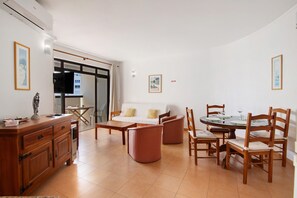 TV - Apartment 'Casa Pólen' with Sea View, Wi-Fi and Air Conditioning (Armação de Pêra)