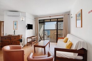 TV - Apartment 'Casa Pólen' with Sea View, Wi-Fi and Air Conditioning (Armação de Pêra)