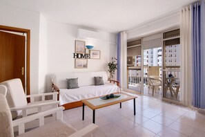 TV - Apartment 'Casa Néctar' with Sea View, Wi-Fi and Air Conditioning (Armação de Pêra)