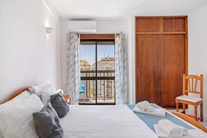 1 chambre, fer et planche à repasser, Wi-Fi gratuit, draps fournis