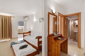 1 chambre, fer et planche à repasser, Wi-Fi gratuit, draps fournis
