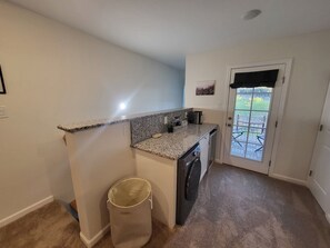 Microwave, oven, stovetop, dishwasher - Tranquil Springs: Forest Retreat Unit 6, Townhome with Natural Hot Springs! (Truth or Consequences)