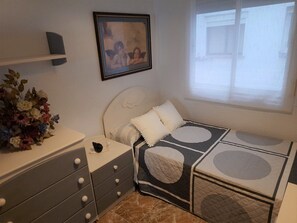 3 chambres, fer et planche à repasser, Wi-Fi gratuit, draps fournis