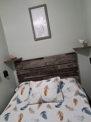 2 bedrooms, iron/ironing board, WiFi, bed sheets - New tiny home in an incredible private setting among all nature has to offer. (Kirksville)