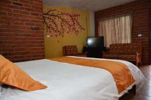Comfort Room, Patio, Mountain View