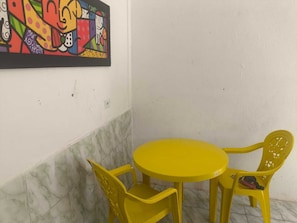 Ruokailu omassa huoneessa