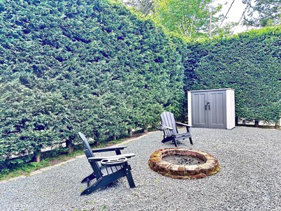 Studio by the Sound - King Bed • Fire Pit • EV Charger • Pet Friendly