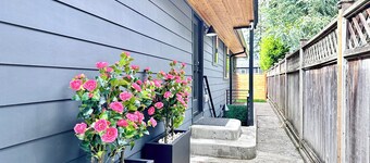Studio by the Sound - King Bed • Fire Pit • EV Charger • Pet Friendly