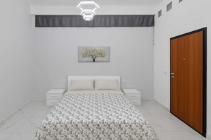 1 bedroom, free WiFi, bed sheets - Apartmentcomplete with kitchen and personal bathroom located downtown (Bari)