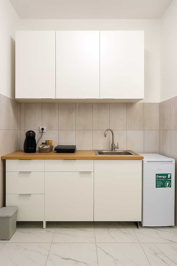 Apartmentcomplete With Kitchen And Personal Bathroom Located Downtown - Bari